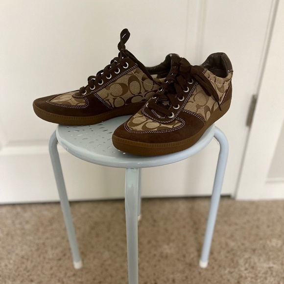 Coach signature shoe - Picture 1 of 2